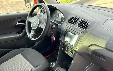 Volkswagen Polo VI (EU Market), 2012 год, 800 000 рублей, 20 фотография
