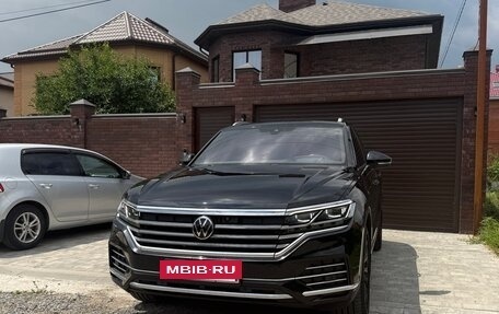 Volkswagen Touareg III, 2021 год, 5 800 000 рублей, 2 фотография