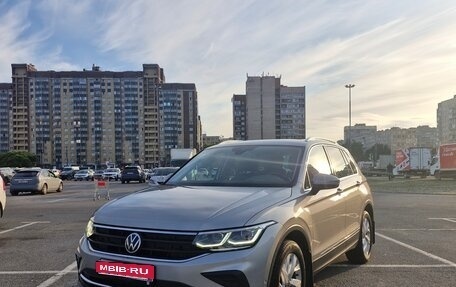 Volkswagen Tiguan II, 2021 год, 2 470 000 рублей, 1 фотография