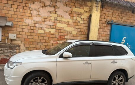 Mitsubishi Outlander III рестайлинг 3, 2014 год, 1 700 000 рублей, 1 фотография