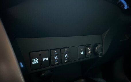 Toyota RAV4, 2017 год, 3 245 000 рублей, 12 фотография