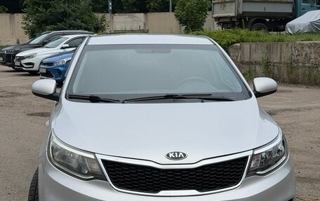 KIA Rio III рестайлинг, 2015 год, 900 000 рублей, 2 фотография