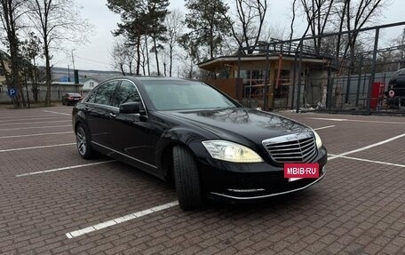 Mercedes-Benz S-Класс, 2005 год, 900 000 рублей, 3 фотография