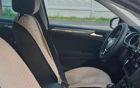 Volkswagen Tiguan II, 2019 год, 2 599 000 рублей, 3 фотография