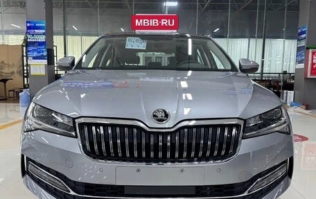 Skoda Superb III рестайлинг, 2025 год, 2 600 000 рублей, 2 фотография