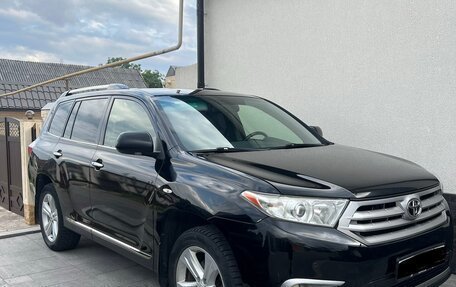 Toyota Highlander III, 2012 год, 1 750 000 рублей, 2 фотография