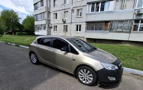 Opel Astra J, 2011 год, 650 000 рублей, 2 фотография