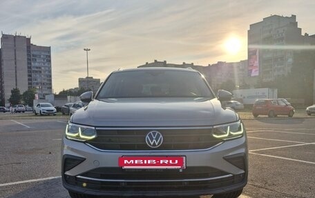 Volkswagen Tiguan II, 2021 год, 2 470 000 рублей, 2 фотография