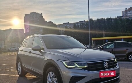 Volkswagen Tiguan II, 2021 год, 2 470 000 рублей, 3 фотография
