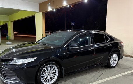 Toyota Camry, 2021 год, 2 600 000 рублей, 3 фотография