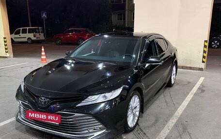 Toyota Camry, 2021 год, 2 600 000 рублей, 2 фотография