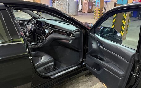 Toyota Camry, 2021 год, 2 600 000 рублей, 11 фотография