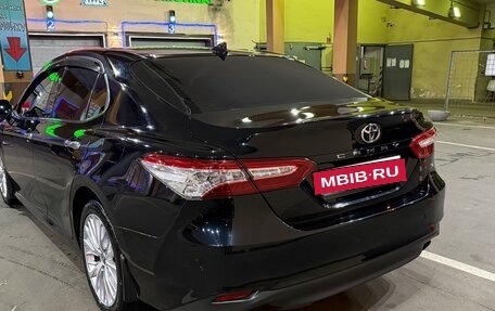 Toyota Camry, 2021 год, 2 600 000 рублей, 6 фотография