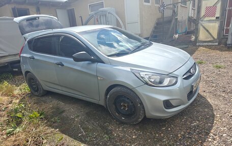 Hyundai Solaris II рестайлинг, 2012 год, 650 000 рублей, 2 фотография