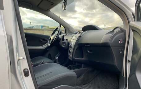 Toyota Yaris III рестайлинг, 2006 год, 520 000 рублей, 5 фотография