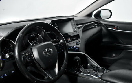 Toyota Camry, 2021 год, 1 990 000 рублей, 10 фотография