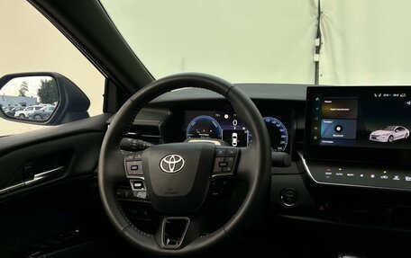 Toyota Camry, 2025 год, 3 700 000 рублей, 13 фотография