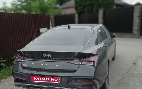 Hyundai Elantra, 2023 год, 1 350 000 рублей, 5 фотография