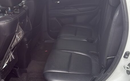Mitsubishi Outlander III рестайлинг 3, 2014 год, 1 700 000 рублей, 6 фотография