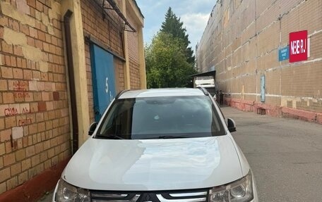 Mitsubishi Outlander III рестайлинг 3, 2014 год, 1 700 000 рублей, 2 фотография
