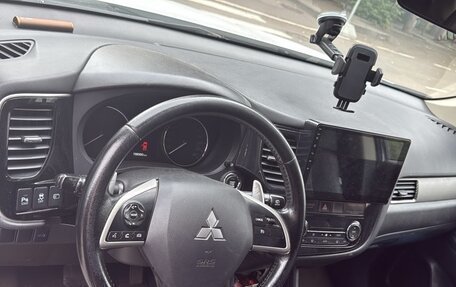Mitsubishi Outlander III рестайлинг 3, 2014 год, 1 700 000 рублей, 7 фотография