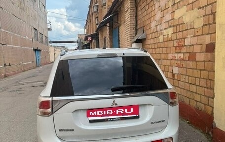 Mitsubishi Outlander III рестайлинг 3, 2014 год, 1 700 000 рублей, 3 фотография