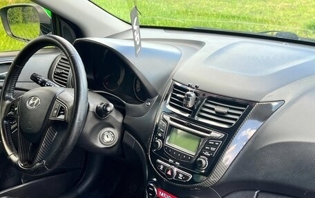 Hyundai Solaris II рестайлинг, 2012 год, 720 000 рублей, 8 фотография