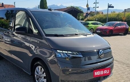 Volkswagen Multivan, 2023 год, 5 050 000 рублей, 2 фотография