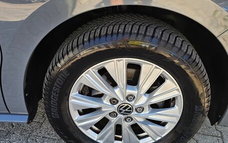 Volkswagen Multivan, 2023 год, 5 050 000 рублей, 14 фотография