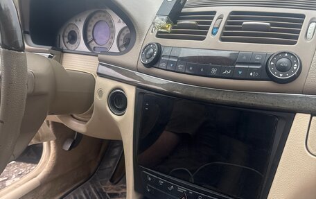 Mercedes-Benz E-Класс, 2002 год, 550 000 рублей, 3 фотография