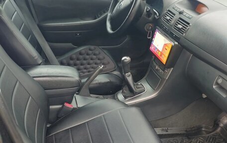 Toyota Avensis III рестайлинг, 2005 год, 636 000 рублей, 9 фотография