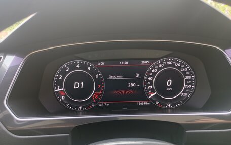 Volkswagen Tiguan II, 2018 год, 2 400 000 рублей, 15 фотография