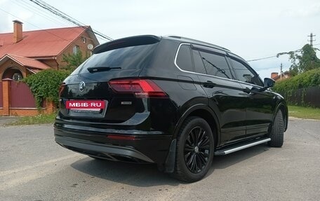 Volkswagen Tiguan II, 2018 год, 2 400 000 рублей, 3 фотография