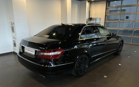 Mercedes-Benz E-Класс, 2011 год, 1 300 000 рублей, 3 фотография
