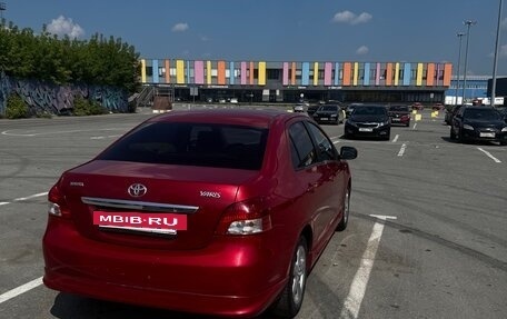 Toyota Yaris III рестайлинг, 2009 год, 650 000 рублей, 2 фотография