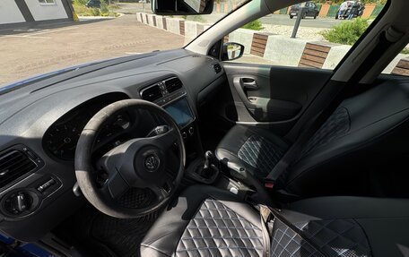 Volkswagen Polo VI (EU Market), 2011 год, 590 000 рублей, 24 фотография