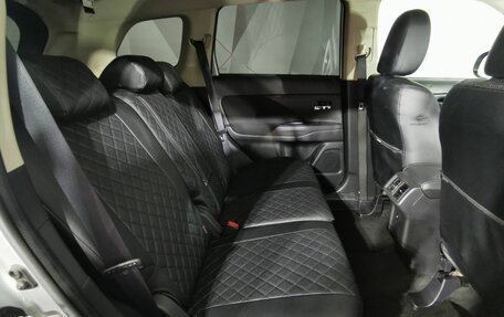 Mitsubishi Outlander III рестайлинг 3, 2019 год, 1 935 000 рублей, 15 фотография