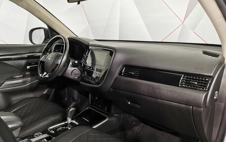 Mitsubishi Outlander III рестайлинг 3, 2019 год, 1 935 000 рублей, 12 фотография