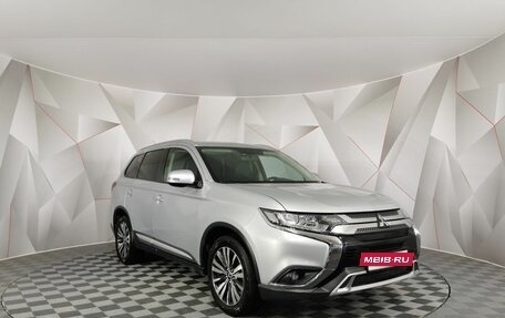 Mitsubishi Outlander III рестайлинг 3, 2019 год, 1 935 000 рублей, 3 фотография