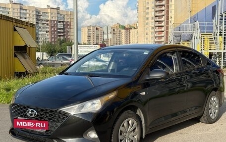 Hyundai Solaris II рестайлинг, 2021 год, 800 000 рублей, 3 фотография
