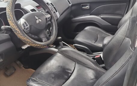 Mitsubishi Outlander III рестайлинг 3, 2008 год, 700 000 рублей, 2 фотография