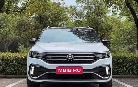 Volkswagen T-Roc I, 2022 год, 1 555 777 рублей, 2 фотография