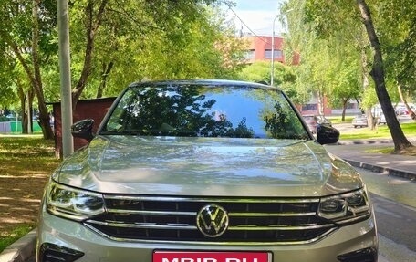 Volkswagen Tiguan II, 2021 год, 3 550 000 рублей, 1 фотография