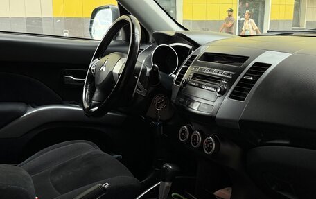 Mitsubishi Outlander III рестайлинг 3, 2007 год, 800 000 рублей, 14 фотография