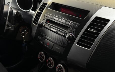 Mitsubishi Outlander III рестайлинг 3, 2007 год, 800 000 рублей, 17 фотография