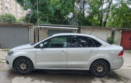 Volkswagen Polo VI (EU Market), 2011 год, 870 000 рублей, 2 фотография