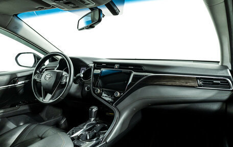 Toyota Camry, 2018 год, 2 749 000 рублей, 10 фотография