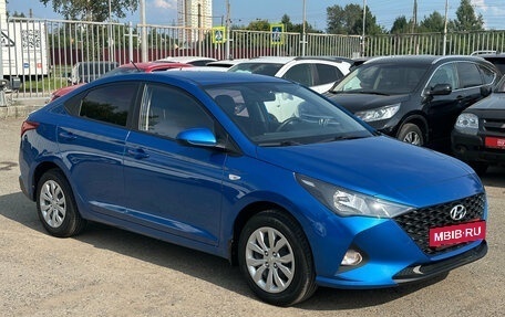 Hyundai Solaris II рестайлинг, 2021 год, 1 690 000 рублей, 2 фотография