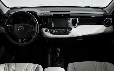 Toyota RAV4, 2019 год, 2 220 000 рублей, 15 фотография