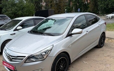 Hyundai Solaris II рестайлинг, 2015 год, 1 080 000 рублей, 1 фотография